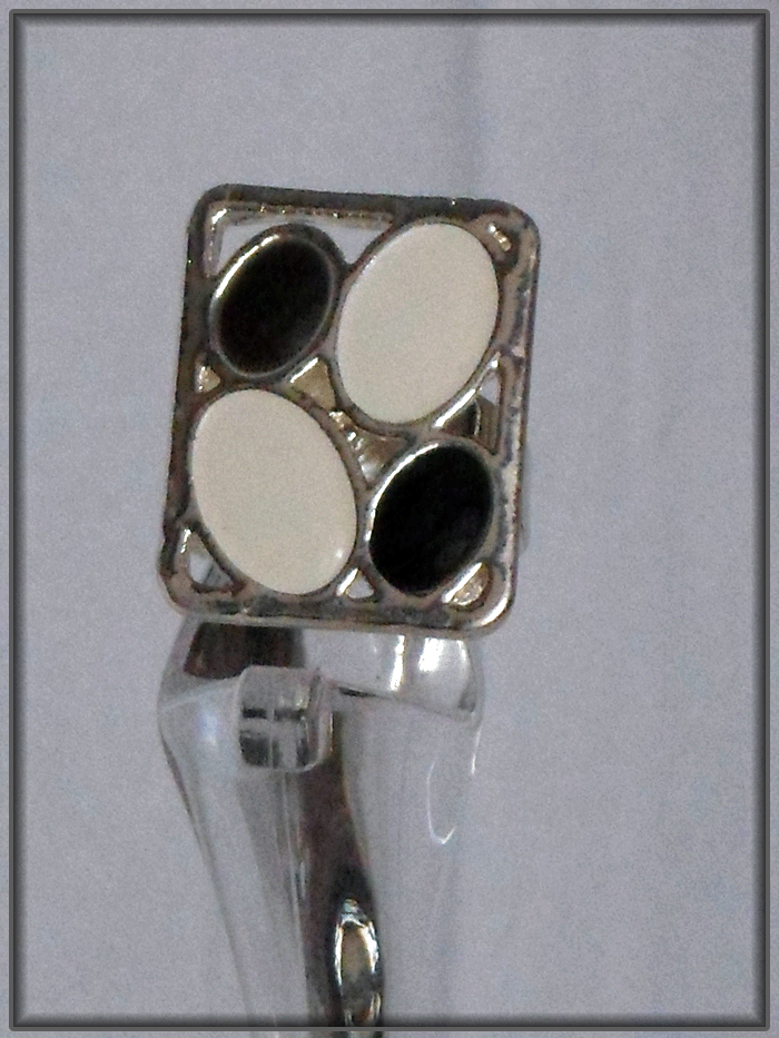 Bague noire et blanche