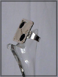 Bague noire et blanche