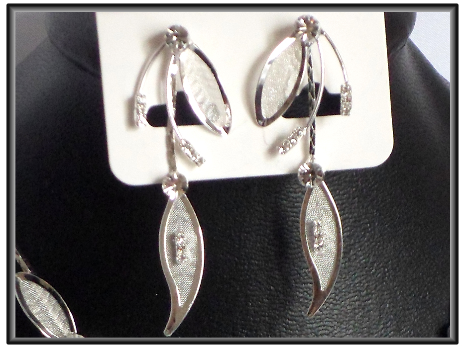 Boucles d'oreilles métal blanc et strass