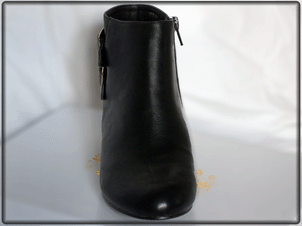 Chaussures bottines noires et dorées