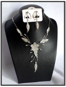 Boucles d'oreilles métal blanc et strass
