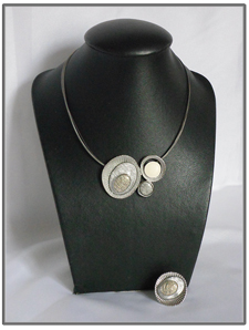 Collier fin pour femme,argenté et pierres