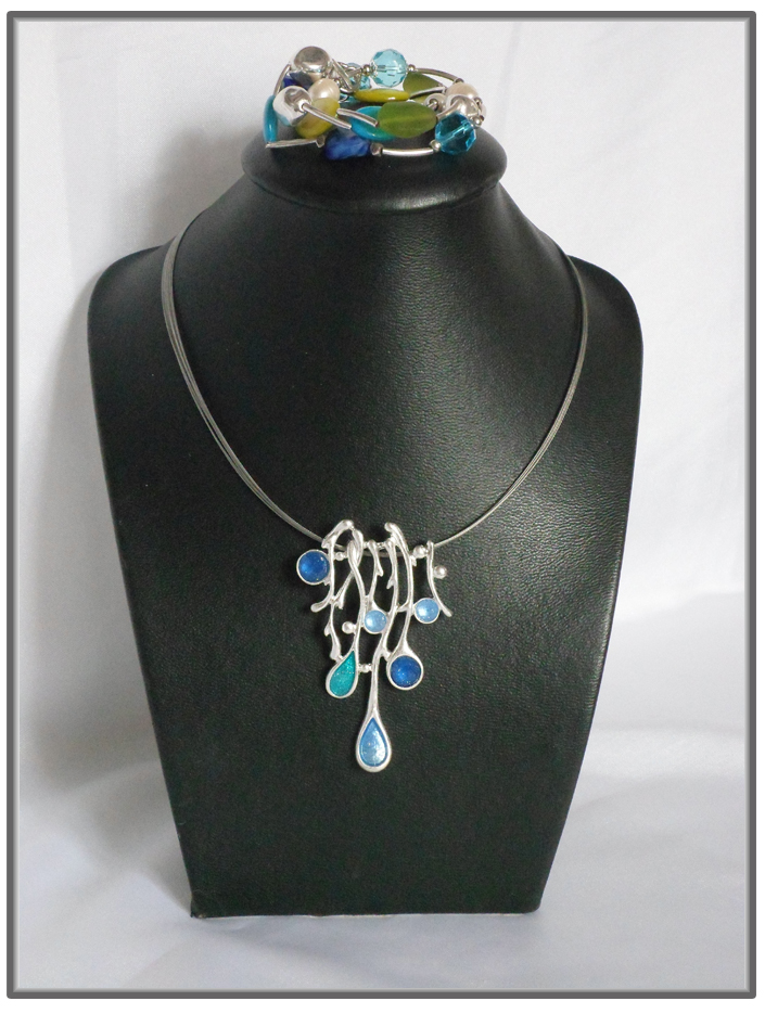 Collier fantaisie argenté et bleu