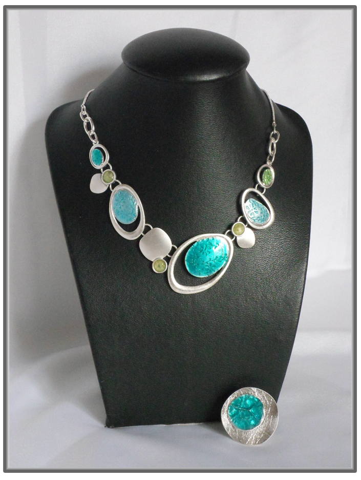 Collier fantaisie argenté et bleu