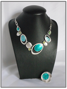 Collier fantaisie argenté et bleu