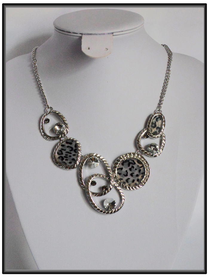 Collier fantaisie noir et blanc