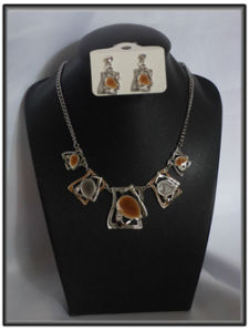 Collier fantaisie argenté et marron