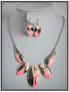 Boucles d'oreilles fantaisies roses
