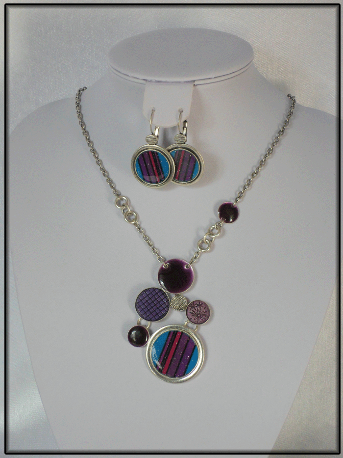 Collier violet